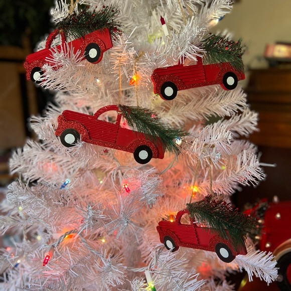 2x Rustic Christmas Red Truck Wooden
Christmas Ornaments - Picture 5 of 7